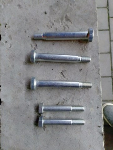 Болт переднего рычага, нижнего MB109661 MITSUBISHI