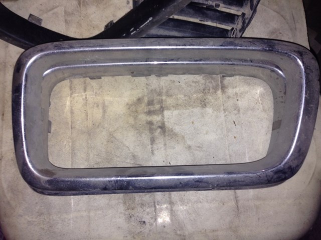 Решетка радиатора правая 51138125812 BMW
