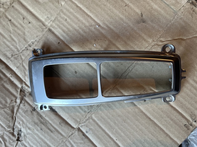 Накладка консоли рычага переключения передач АКПП 61316975467 BMW