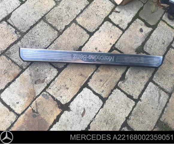 Облицовка порога внутренняя, передняя правая A22168002359051 MERCEDES