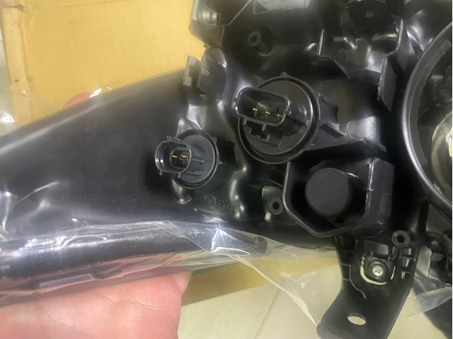 TOYOTA 8114533B60 Фара правая в наличии Полтава