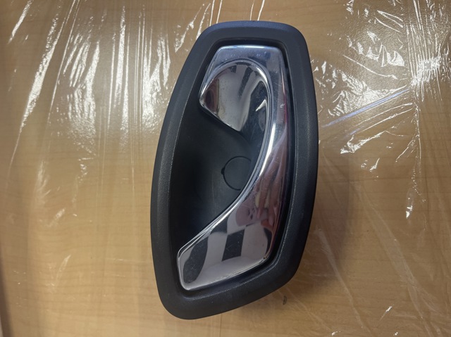 Ручка двери правой, внутренняя, перед/зад 826720001R RENAULT