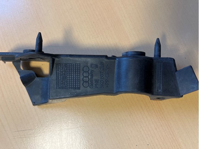 VAG 8K0807283 Направляющая переднего бампера левая в наличии Днепр