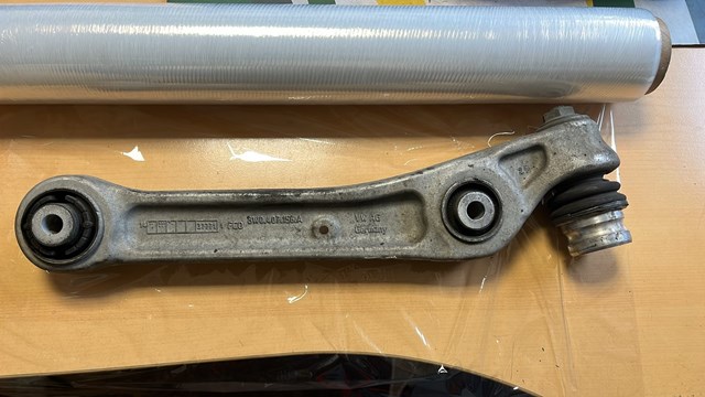 8W0407156A VAG Нижний рычаг купить в Чернигов