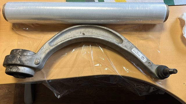 Рычаг передний нижний левый 8W0407695A VAG