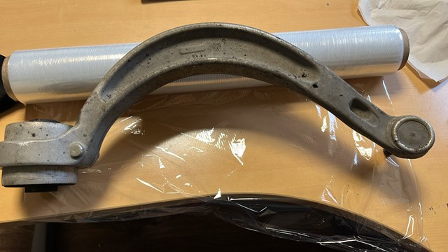 8W0407696A VAG Нижний рычаг купить в Каменское
