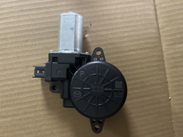 Мотор стеклоподъемника двери передней, правой D6515858X MAZDA