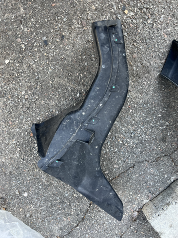 51747396939 BMW Воздуховод тормозного диска левый купить в Винница