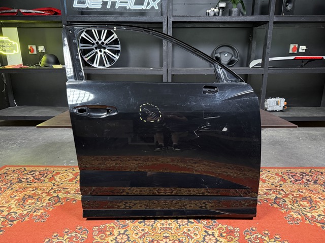Пассажирская передняя дверь 83F831052A VAG