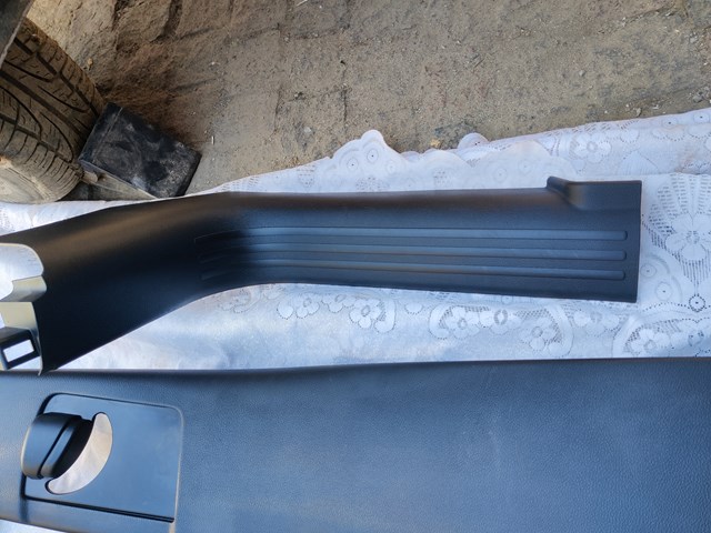 Накладка дверного порога внутренняя, передняя правая 1UD18DX9AD CHRYSLER