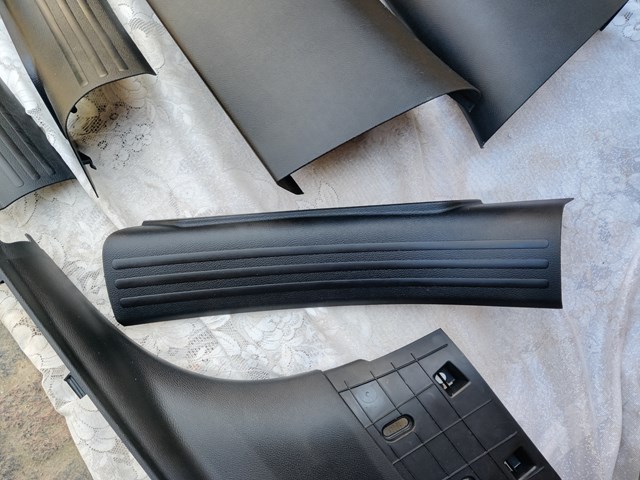 Накладка дверного порога внутренняя, задняя правая 1UD22DX9AD CHRYSLER