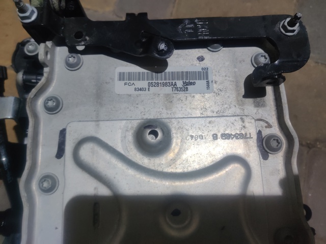 CHRYSLER 5281512AF Коллектор впускной в наличии Черновцы