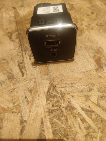 USB-разветвитель 5XG28DX9AD CHRYSLER