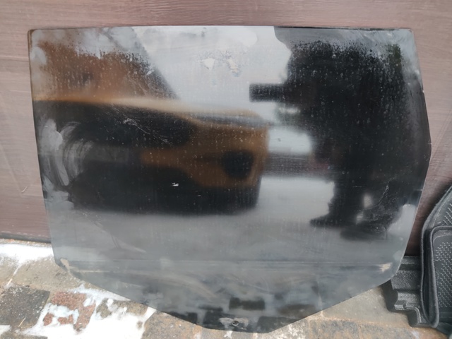 Стекло заднее левое 68086589AA CHRYSLER