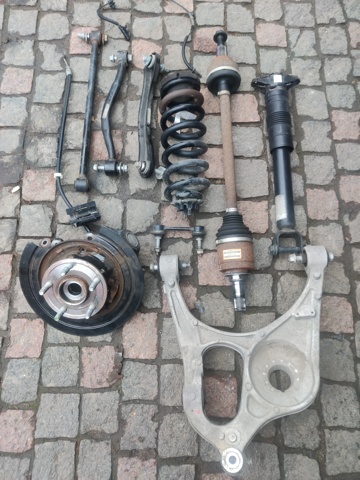 Кулак поворотный правый 68253396AB CHRYSLER