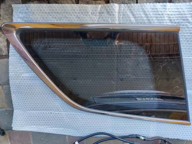 Стекло багажного отсека, левое 68259511AC CHRYSLER