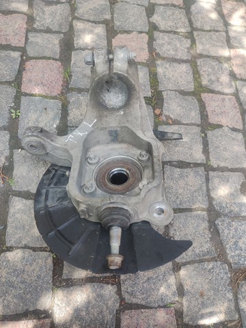 Кулак поворотный передний левый 68285995AB CHRYSLER