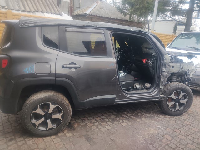 Стекло багажного отсека, правое 68438137AA CHRYSLER