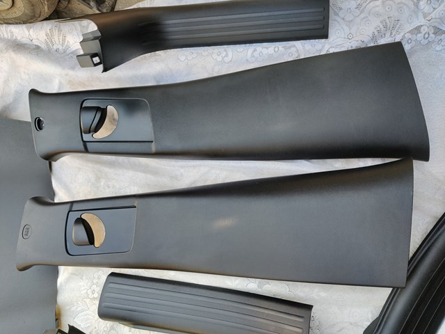 Обшивка стойки кузова внутренняя, средняя правая 6FF58DX9AA CHRYSLER
