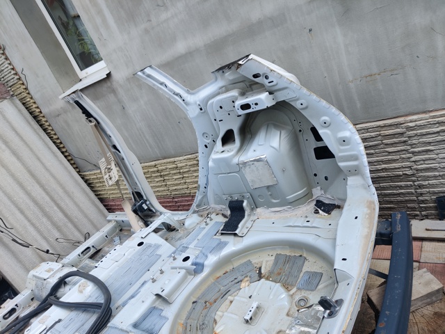 EJ7Z7827840A Крыло заднее правое купить Сумы