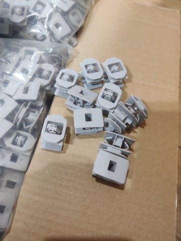Пистон (клип) крепления накладок порогов W716350S300 MARKET (OEM)