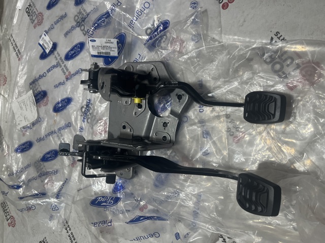 Кронштейн педалей, педальный узел BK212450BM FORD