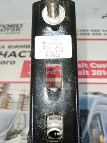 Регулятор высоты ремня безопасности передний левый BK21V611C46AE FORD