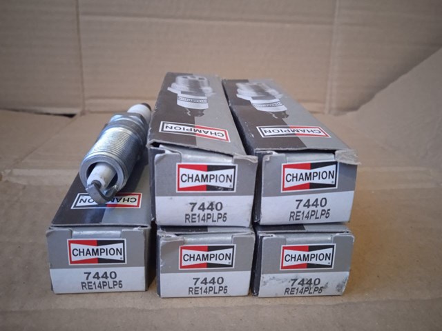 CHAMPION 7440 Свечи зажигания в наличии Павлоград