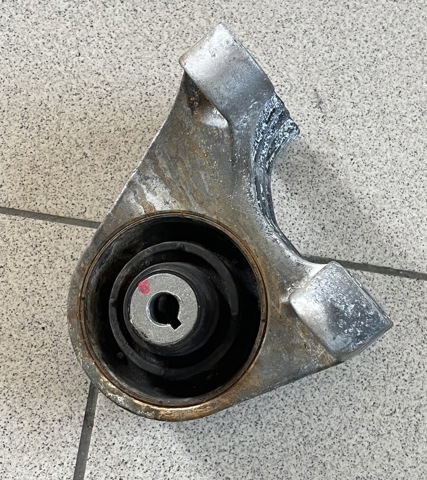 Передняя опора двигателя 218C0GI000 HYUNDAI