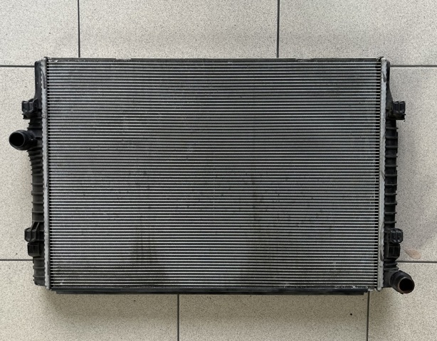 Радиатор охлаждения 5QM121251A VAG