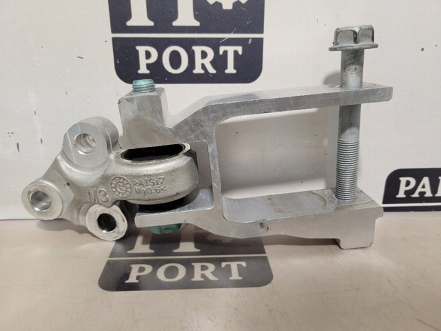 Кронштейн подушки (опоры) двигателя, задней 113326RC0A NISSAN