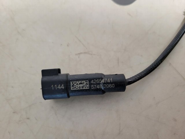 Датчик АБС (ABS) задний 42654741 GM