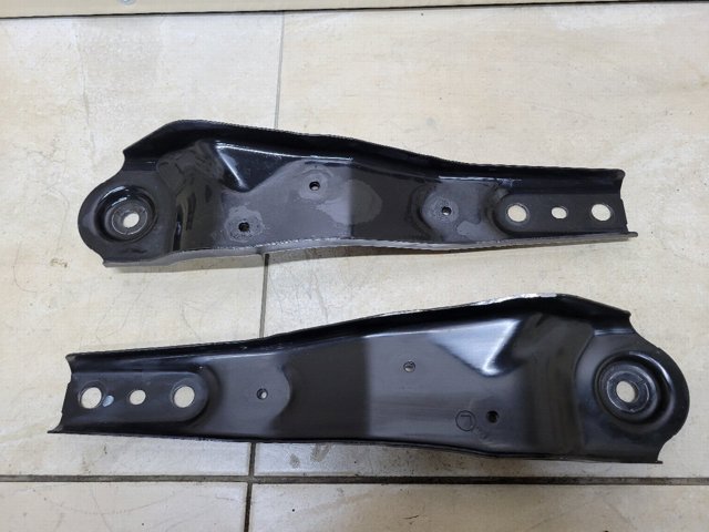 Кронштейн задней балки 554526RR0A NISSAN
