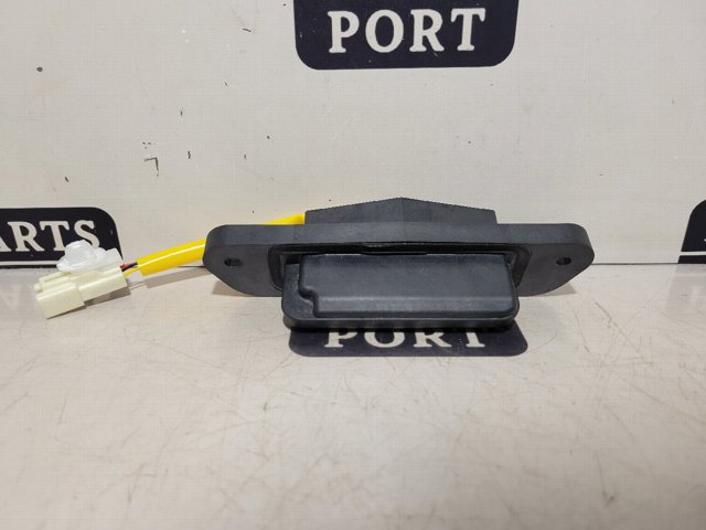 Кнопка привода замка третей/пятой двери 5810A054 MITSUBISHI