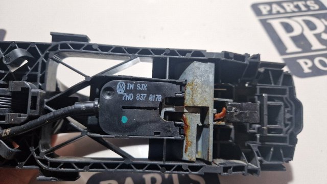 Ручка двери правой наружная передняя/задняя 5GM837206A VAG