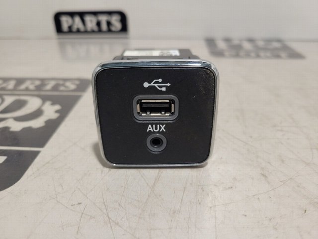 USB-разветвитель 5XG28DX9AC CHRYSLER