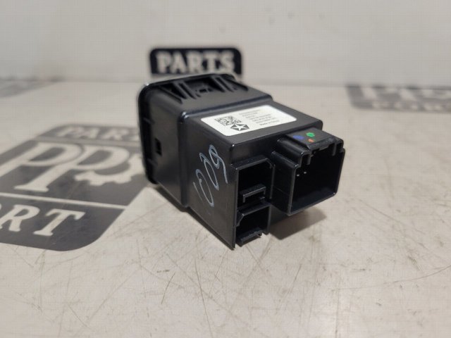 5XG28DX9AC CHRYSLER USB-разветвитель купить в Украина