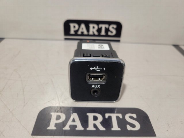 USB-разветвитель 5XG28DX9AD CHRYSLER