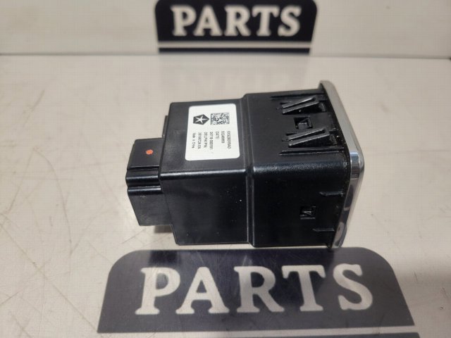 5XG28DX9AD CHRYSLER USB-разветвитель купить в Днепр