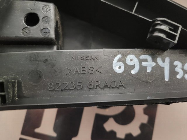 NISSAN 822356RA0A Накладка двери задней левой вертикальная в наличии Николаев