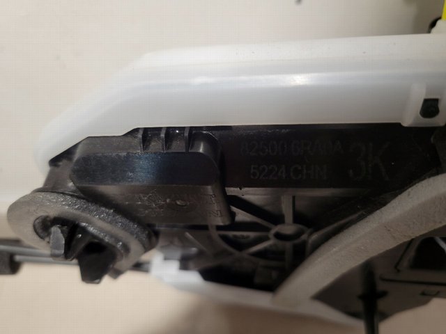 825006RA0A NISSAN Замок двери задней правой купить в Львов