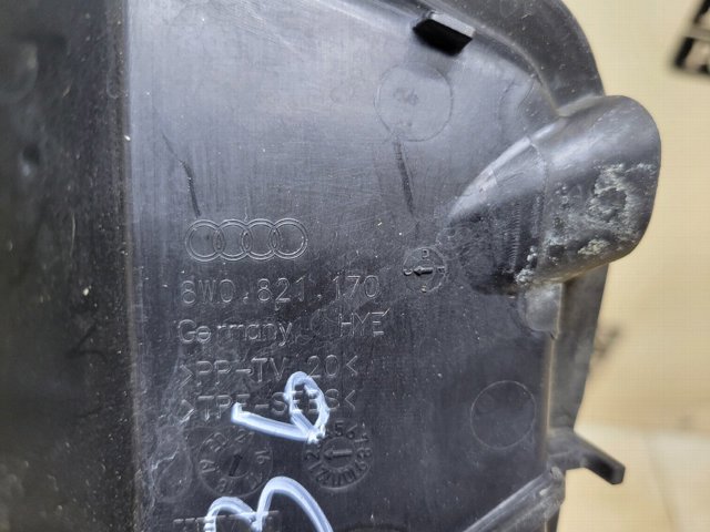 Заглушка жабо боковая 8W0821170C VAG