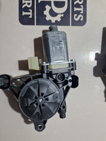 Привод электростеклоподъемника передний 8W0959801 VAG