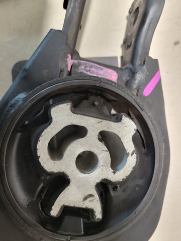 MAZDA BCKA39040B Задняя опора двигателя в наличии Каменское