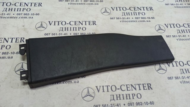 Обшивка стойки кузова внутренняя, средняя нижняя правая 1636904825 MERCEDES