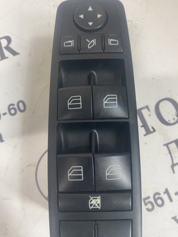 Кнопки переднего левого стеклоподъемника A2518300290 MERCEDES