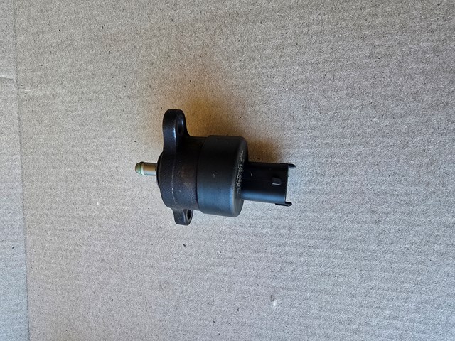 BOSCH 0281002445 Регулятор давления топлива в наличии Украина