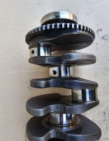 Коленчатый вал 038105021K VAG