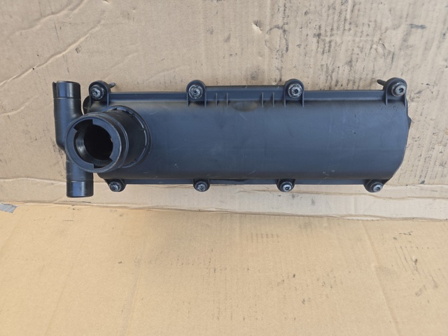 Крышка клапанная 06A103469AH VAG