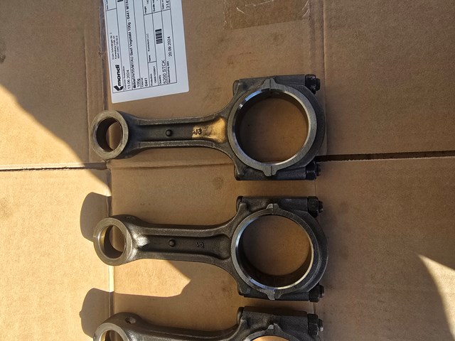 HYUNDAI 0K55111210 Шатун поршня двигателя в наличии Кривой Рог